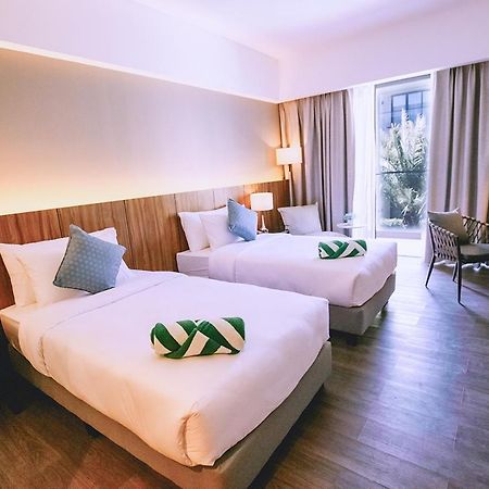 The Maximilian Hotel Cauayan City  Εξωτερικό φωτογραφία