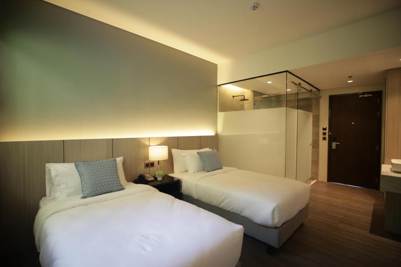 The Maximilian Hotel Cauayan City  Εξωτερικό φωτογραφία