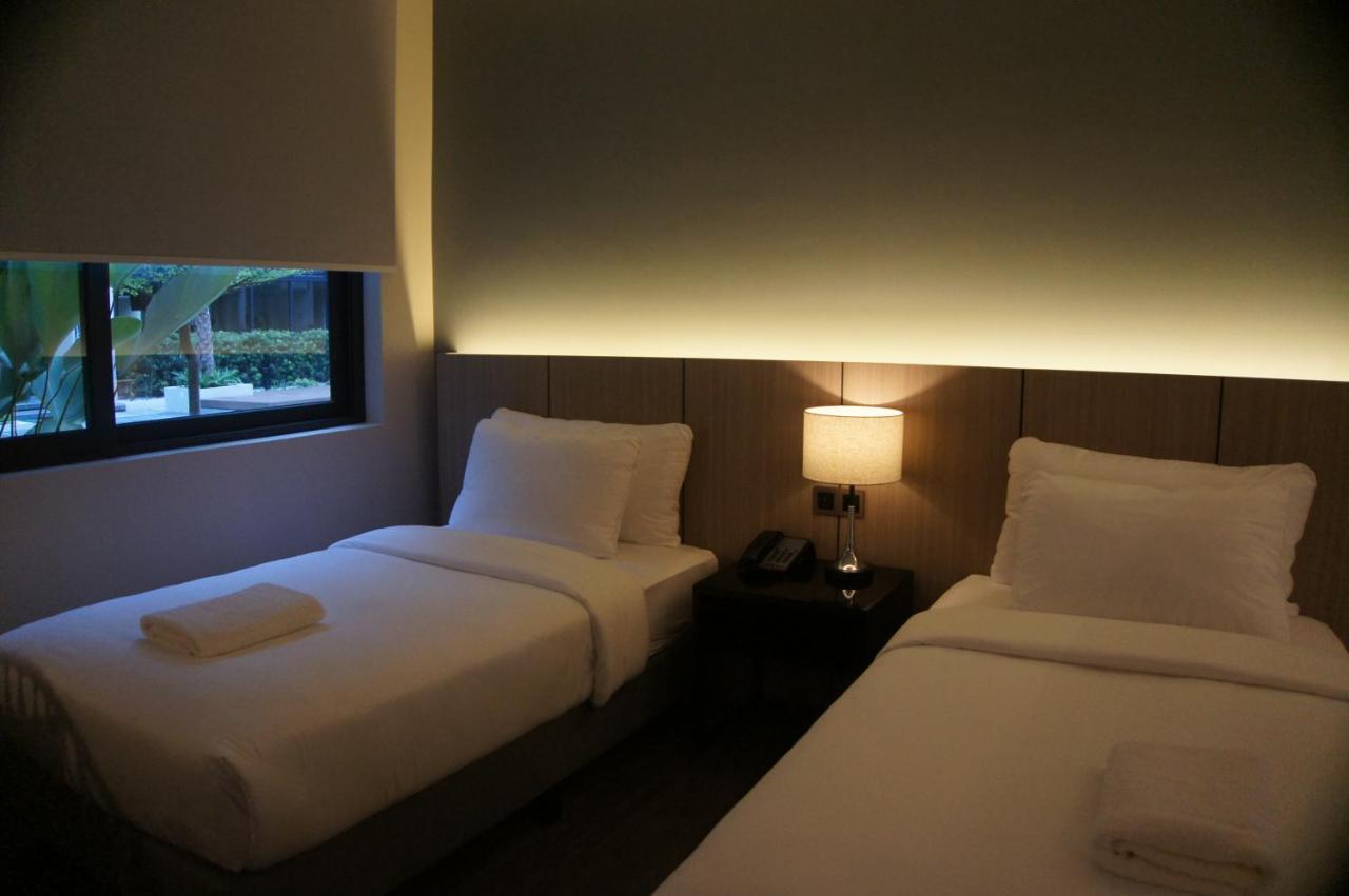 The Maximilian Hotel Cauayan City  Εξωτερικό φωτογραφία