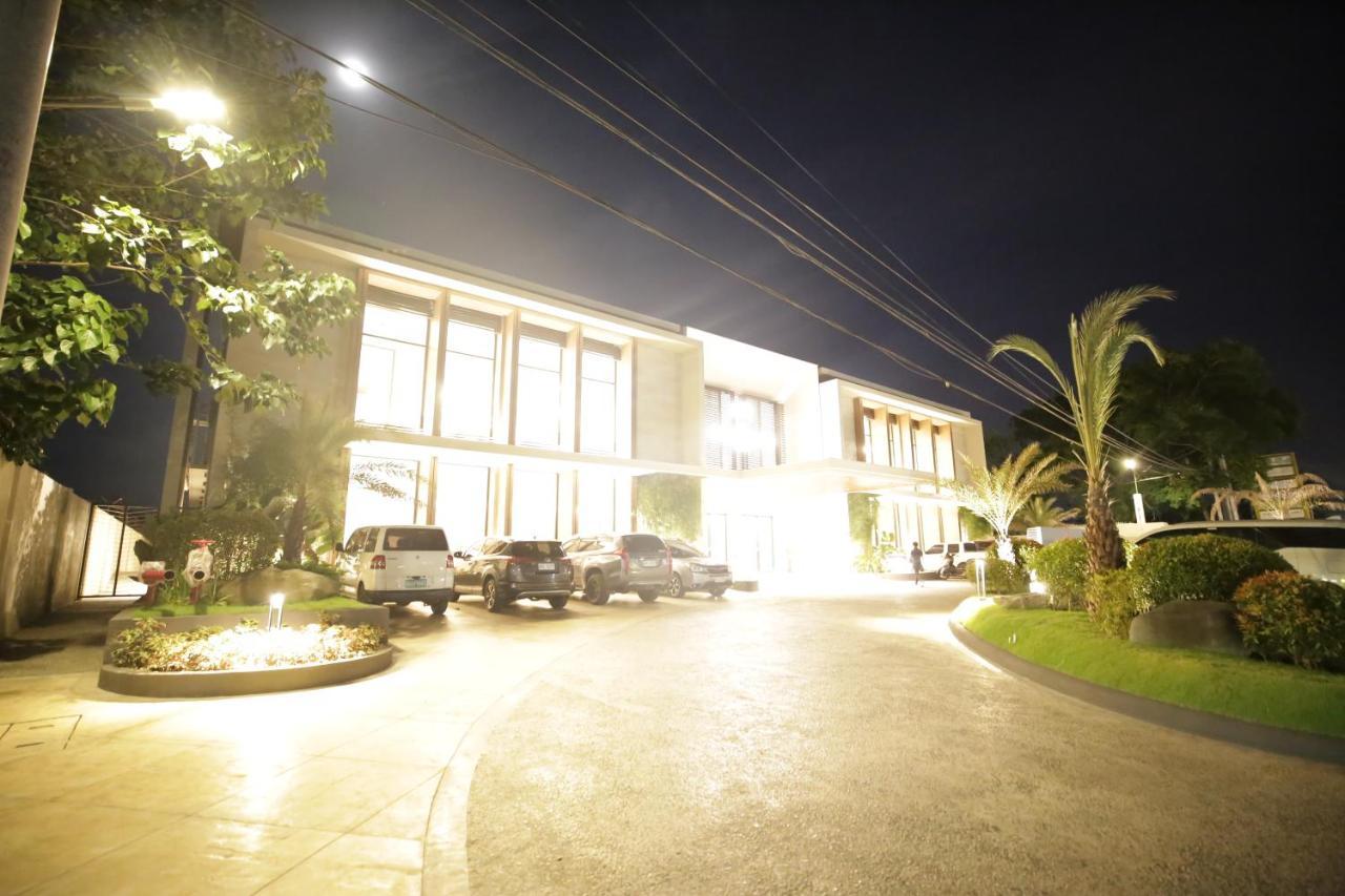 The Maximilian Hotel Cauayan City  Εξωτερικό φωτογραφία