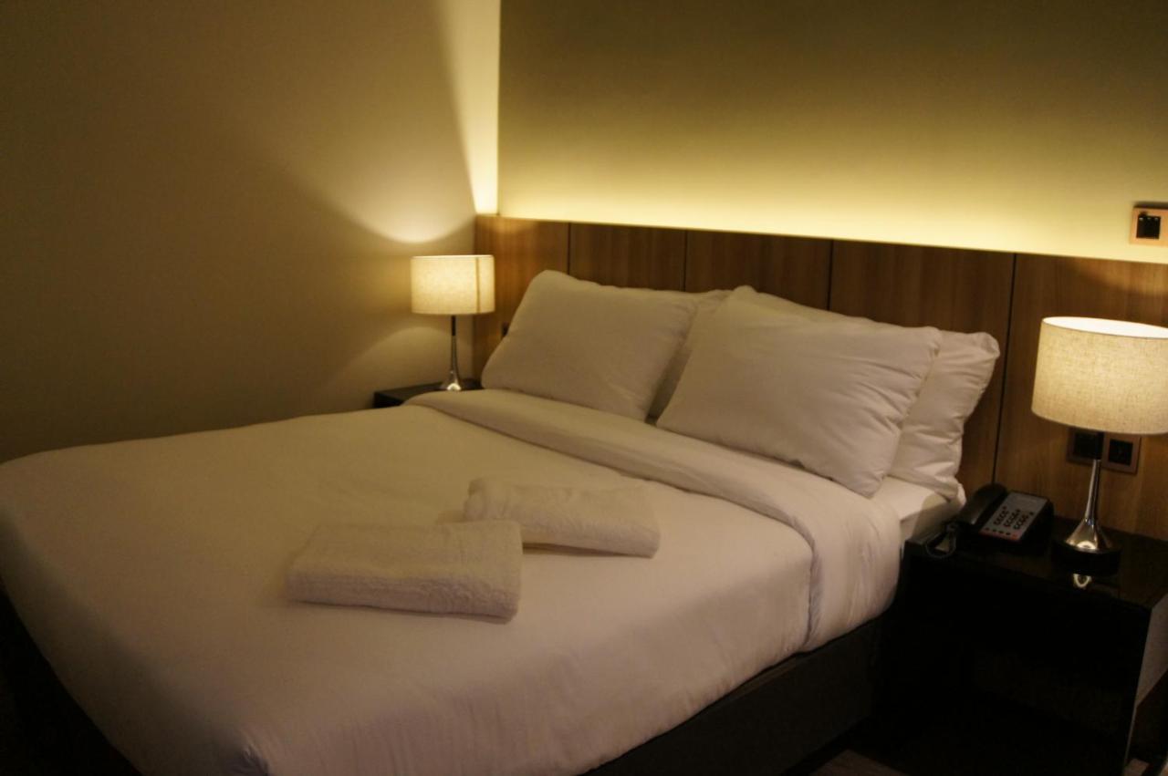 The Maximilian Hotel Cauayan City  Εξωτερικό φωτογραφία