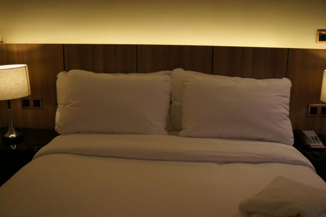 The Maximilian Hotel Cauayan City  Εξωτερικό φωτογραφία