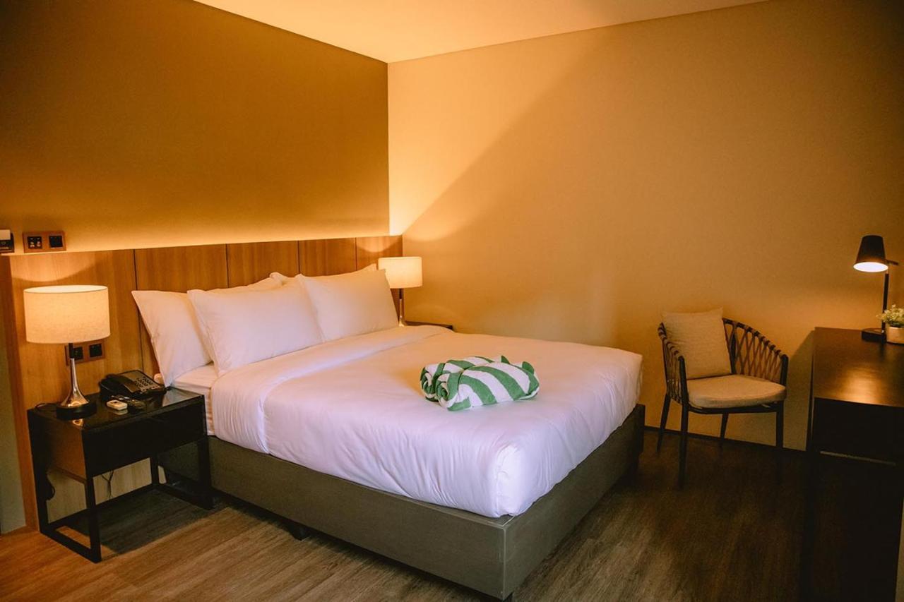 The Maximilian Hotel Cauayan City  Εξωτερικό φωτογραφία