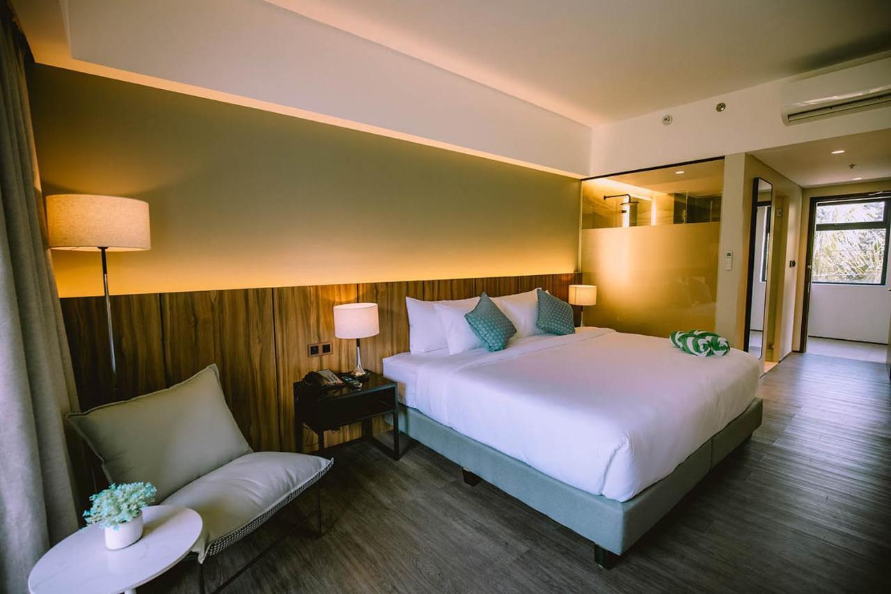 The Maximilian Hotel Cauayan City  Εξωτερικό φωτογραφία