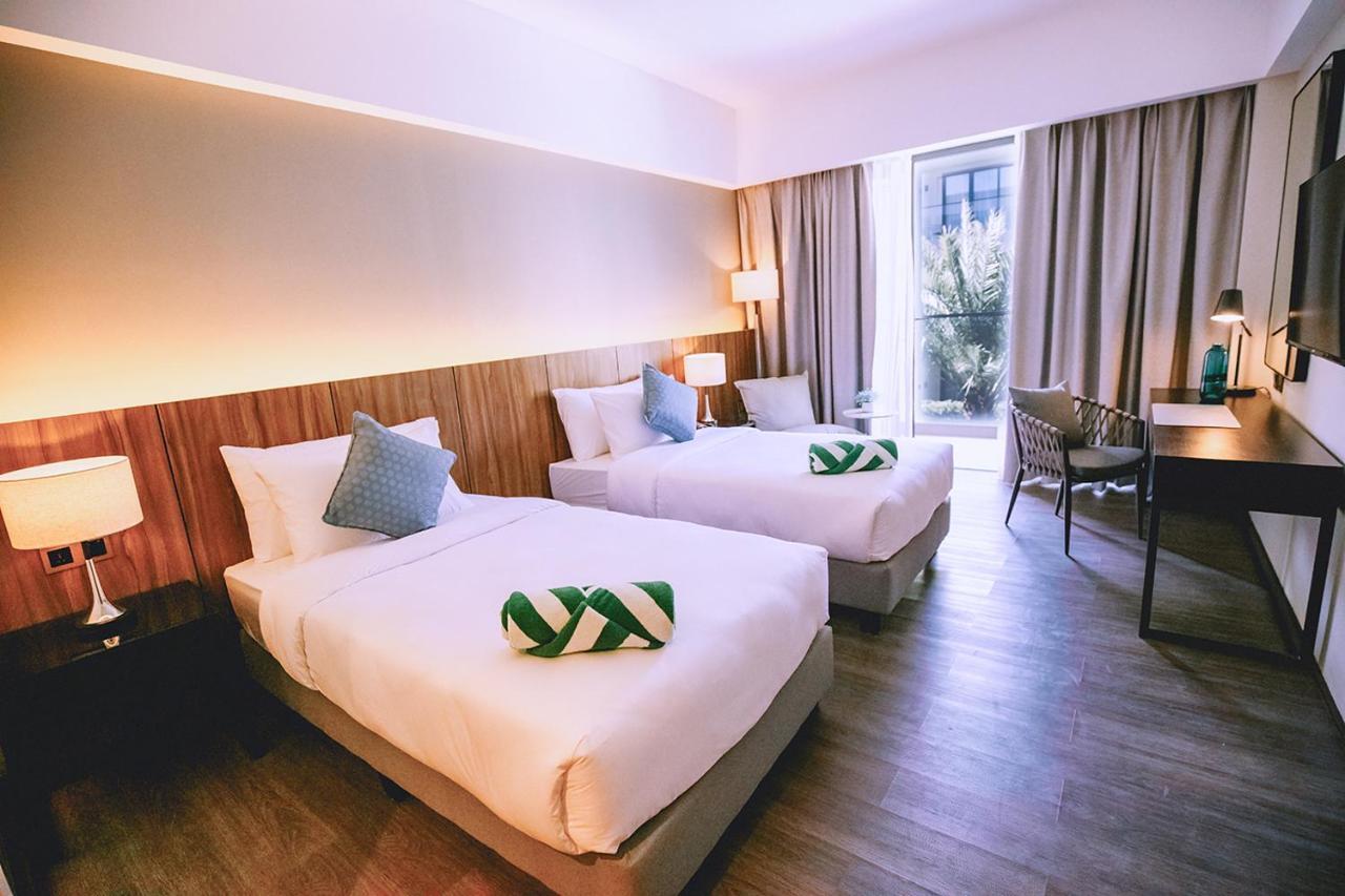 The Maximilian Hotel Cauayan City  Εξωτερικό φωτογραφία