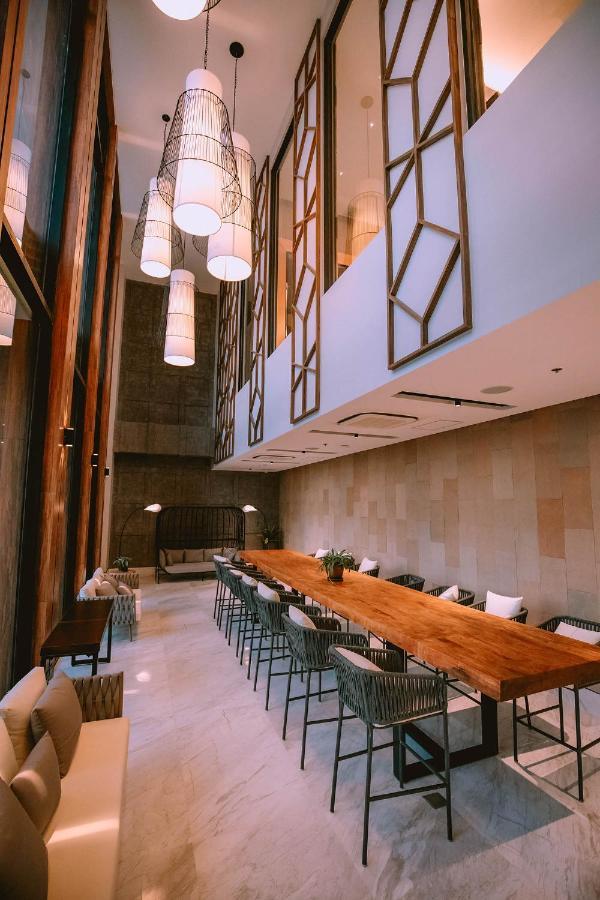 The Maximilian Hotel Cauayan City  Εξωτερικό φωτογραφία