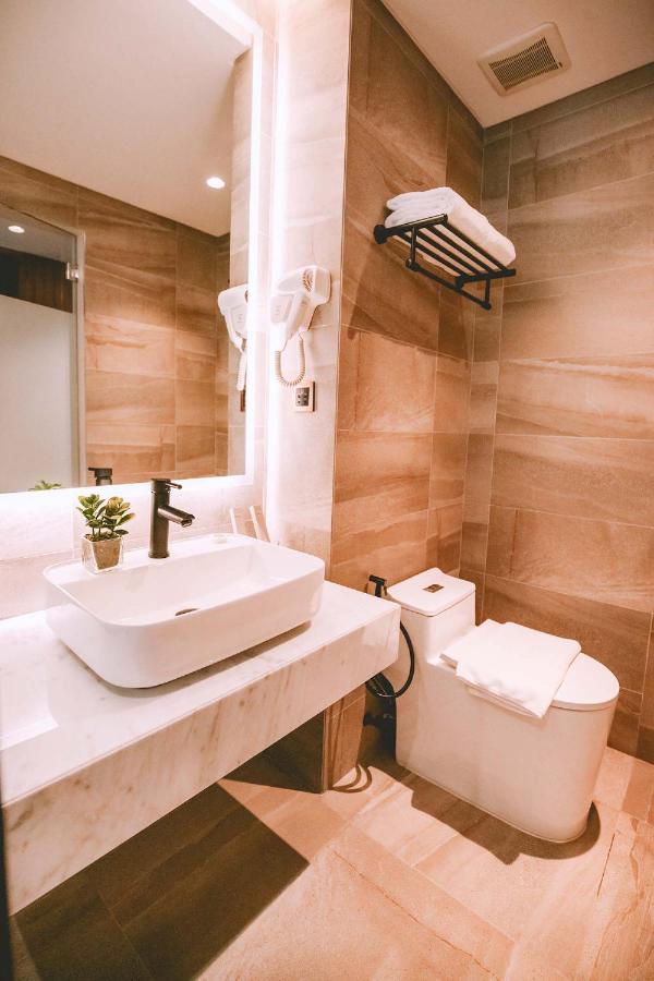 The Maximilian Hotel Cauayan City  Εξωτερικό φωτογραφία